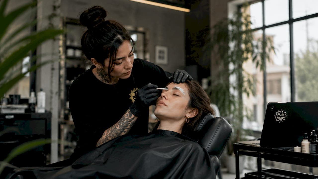 PMU Betäubungscreme und Microblading: der Unterschied