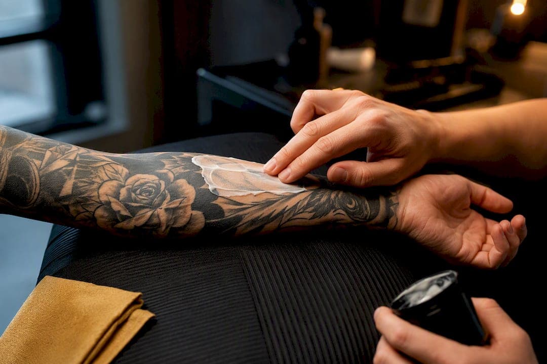 Tattoo blutet mehr durch Betäubungscreme: Fakt oder Mythos?